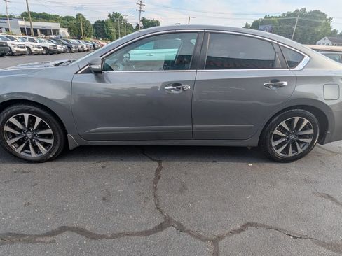 Used 2016 Nissan Altima 2.5 SV w/ Convenience Package FWD image 4