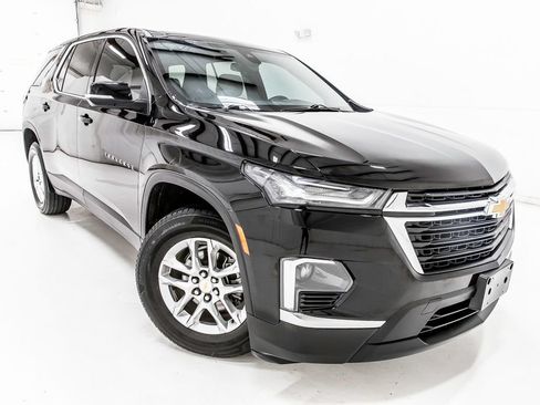 Used 2023 Chevrolet Traverse LS w/ Safety Package FWD image 9