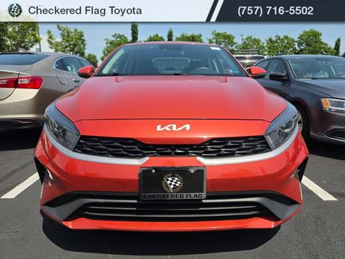 Used 2023 Kia Forte LXS w/ LXS Technology Package FWD image 2