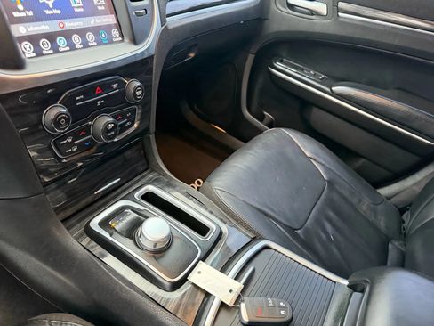 Used 2017 Chrysler 300 Limited w/ Value Package RWD image 12