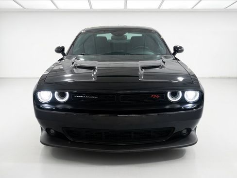 Used 2015 Dodge Challenger R/T Scat Pack w/ Scat Pack Appearance Package RWD image 2