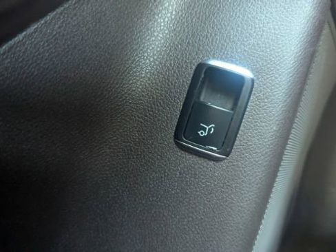 Used 2018 Mercedes-Benz GLE 350 4MATIC image 33