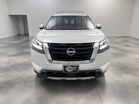 Used 2025 Nissan Pathfinder SL AWD/4WD image 3
