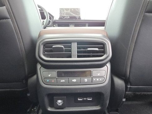 Used 2023 Honda Pilot Elite image 9