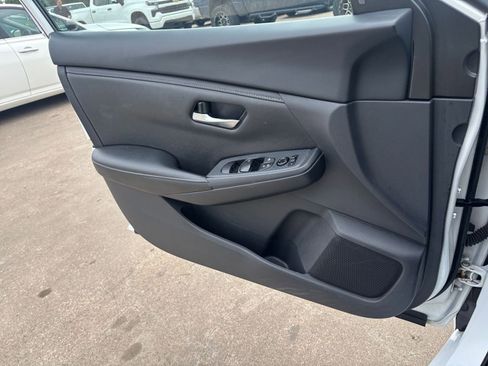 Used 2025 Nissan Sentra SV FWD image 18