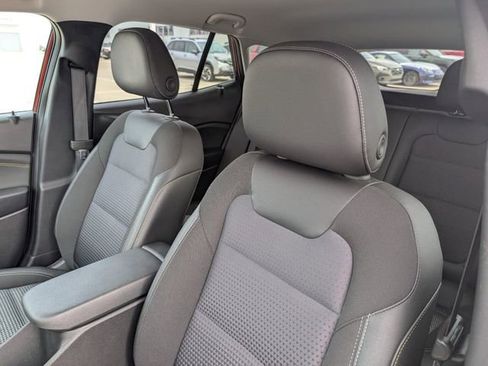 Used 2025 Chevrolet Trax LT FWD image 10