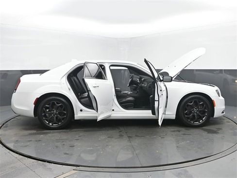 Used 2019 Chrysler 300 S image 57