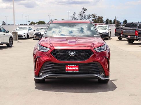 Certified 2024 Toyota Highlander XSE FWD image 2