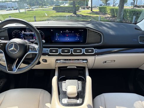 Used 2024 Mercedes-Benz GLS 450 4MATIC image 33