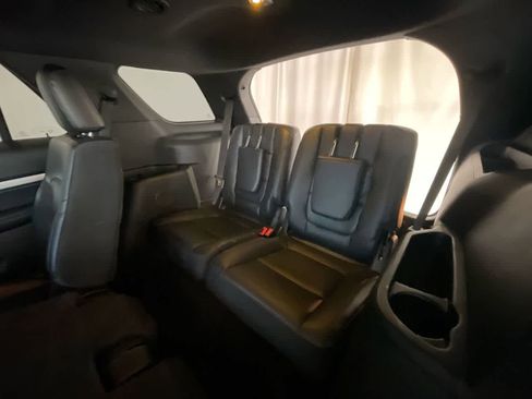 Used 2017 Ford Explorer XLT w/ Equipment Group 202A image 24