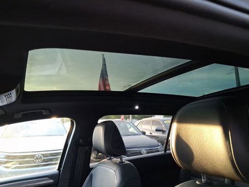 Used 2022 Volkswagen Tiguan SE R-Line FWD image 14