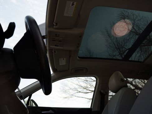 Used 2020 Volkswagen Tiguan SE w/ Panoramic Sunroof Package image 34