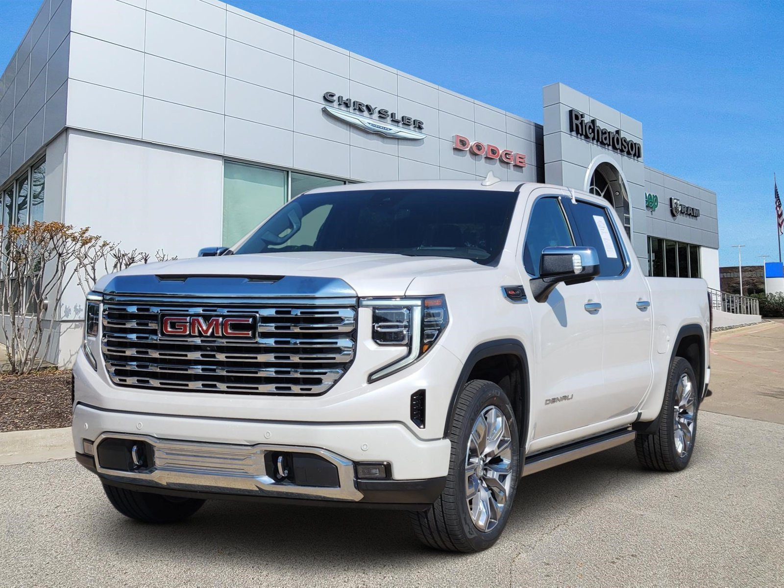 Used 2023 GMC Sierra 1500 Denali w/ Denali Reserve Package AWD/4WD image 2