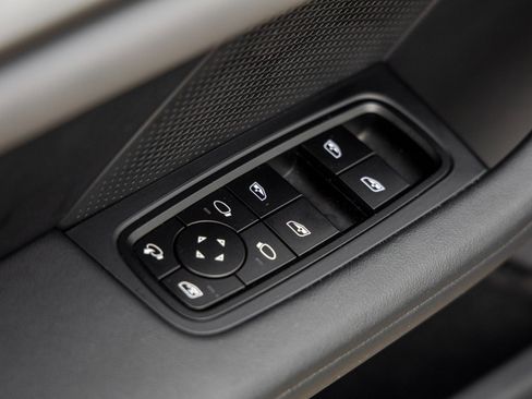 Certified 2025 Porsche Taycan 4S image 20