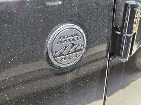 Used 2021 Jeep Gladiator Overland AWD/4WD image 9