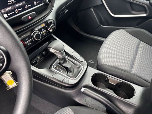 Used 2025 Kia Soul LX w/ LX Technology Package FWD image 41