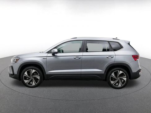 Used 2026 Volkswagen Taos SE AWD/4WD image 4
