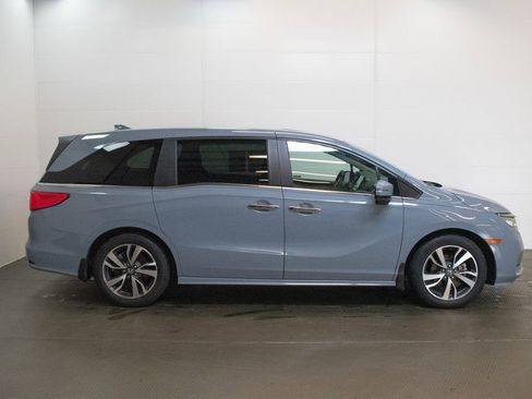 Used 2024 Honda Odyssey Touring image 3