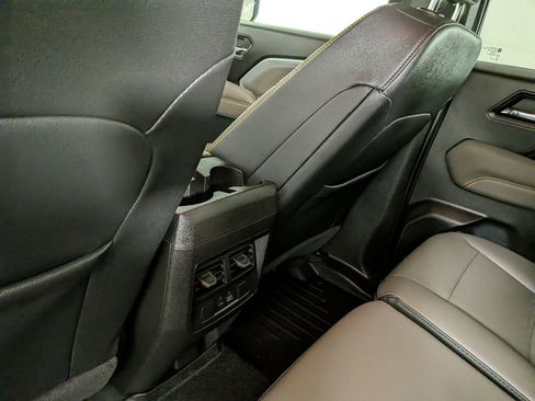 Certified 2024 Chevrolet Colorado ZR2 w/ ZR2 Convenience Package III AWD/4WD image 33
