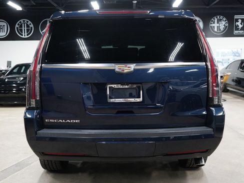 Used 2020 Cadillac Escalade Premium Luxury RWD image 4