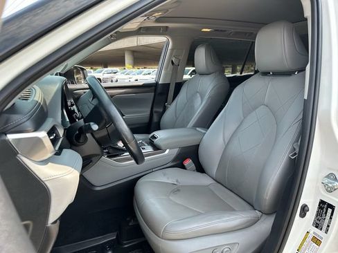Used 2021 Toyota Highlander Platinum AWD/4WD image 10