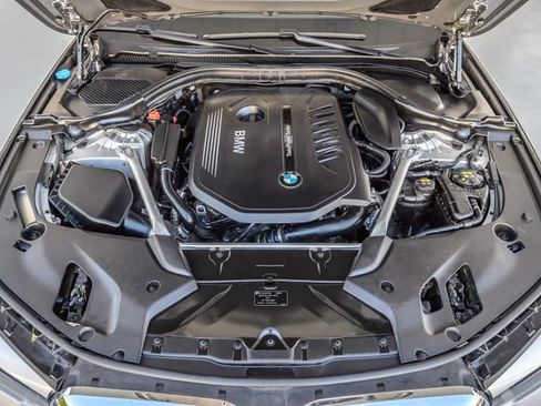 Used 2018 BMW 540i w/ M Sport Package RWD image 17