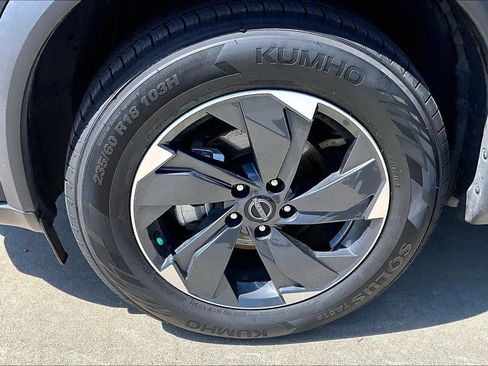 Used 2025 Nissan Rogue SV AWD/4WD image 35