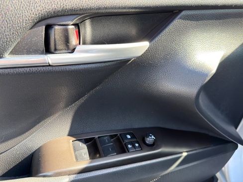 Used 2024 Toyota Camry SE image 22
