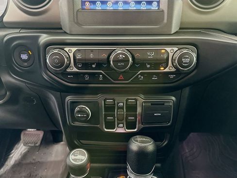 Used 2023 Jeep Gladiator Sport AWD/4WD image 15
