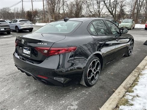 Used 2023 Alfa Romeo Giulia Veloce image 8