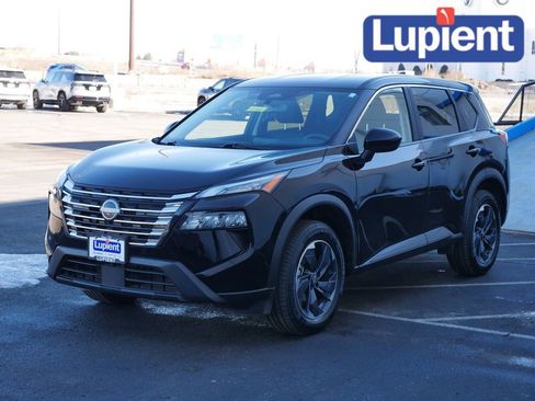 Used 2025 Nissan Rogue SV image 9