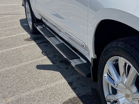 Used 2024 Chevrolet Silverado 1500 High Country w/ High Country Premium Package AWD/4WD image 7