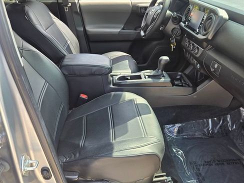 Used 2022 Toyota Tacoma SR w/ SR Convenience Package RWD image 15
