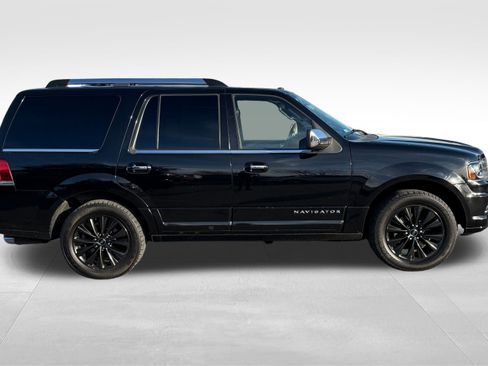 Used 2017 Lincoln Navigator Select image 4