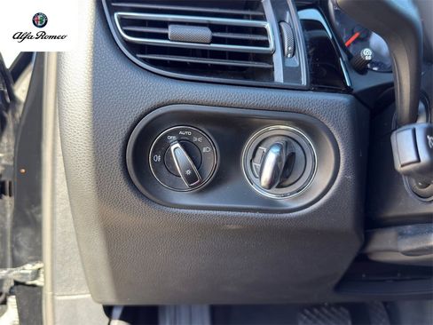 Used 2021 Porsche Macan image 23