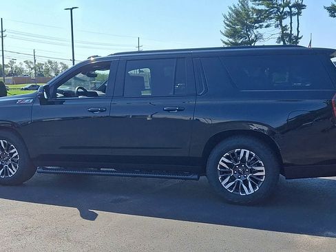 New 2026 Chevrolet Suburban Z71 w/ Z71 Off-Road Package AWD/4WD image 8
