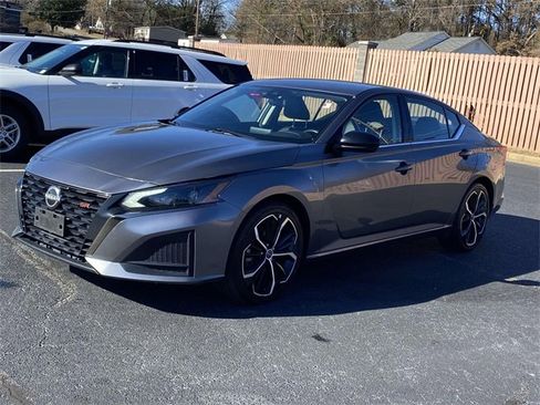 Used 2024 Nissan Altima 2.5 SR image 3