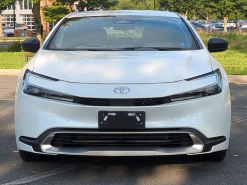 Used 2026 Toyota Prius Plug-In Hybrid FWD image 2