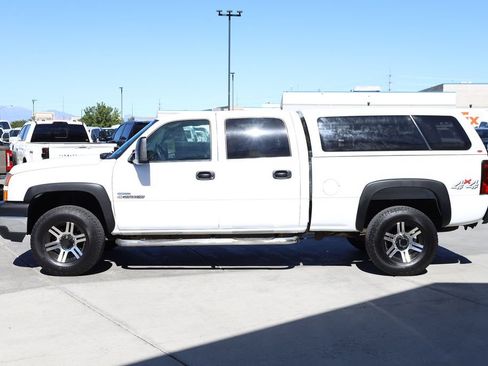 Used 2007 Chevrolet Silverado 2500 W/T w/ Heavy-Duty Power Package AWD/4WD image 3