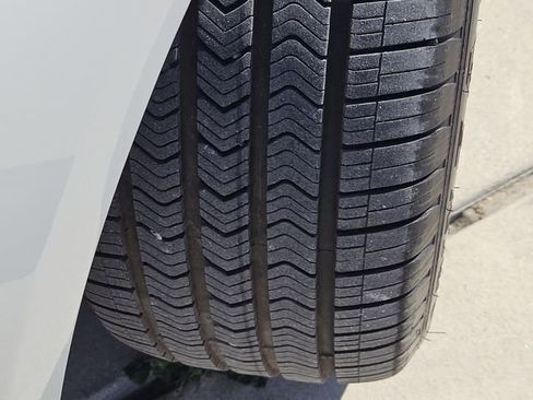 Used 2023 BMW 540i xDrive w/ Premium Package image 11