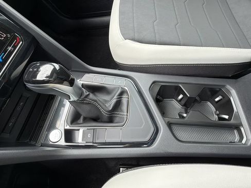 New 2026 Volkswagen Taos SE FWD image 15