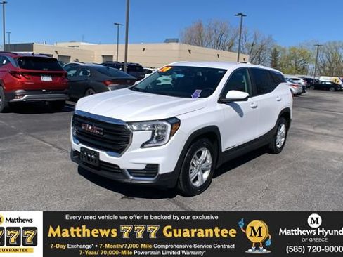 Used 2024 GMC Terrain SLE FWD image 1