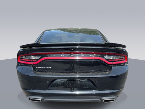 Used 2020 Dodge Charger SXT w/ Leather Interior Group RWD image 4