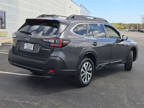 Used 2023 Subaru Outback Premium AWD/4WD image 10