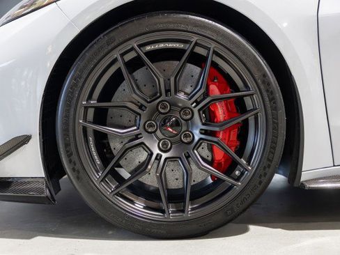 Used 2024 Chevrolet Corvette Z06 w/ Z07 Performance Package image 24