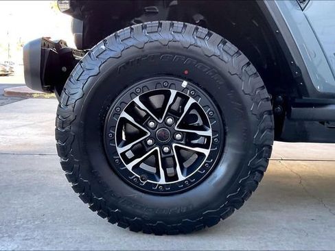 New 2026 Jeep Wrangler Unlimited Rubicon w/ Xtreme 35 Tire Package AWD/4WD image 10