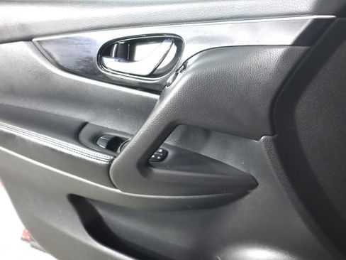 Used 2019 Nissan Rogue Sport SL image 18