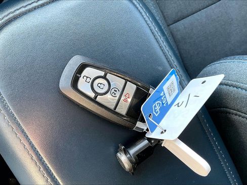 Used 2025 Ford Maverick XLT w/ XLT Luxury Package image 12