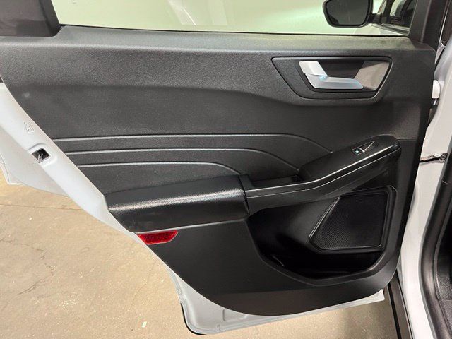 Used 2025 Ford Escape ST-Line Select AWD/4WD image 16