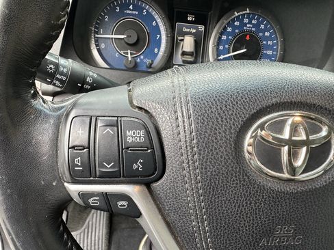 Used 2015 Toyota Sienna Limited Premium image 2